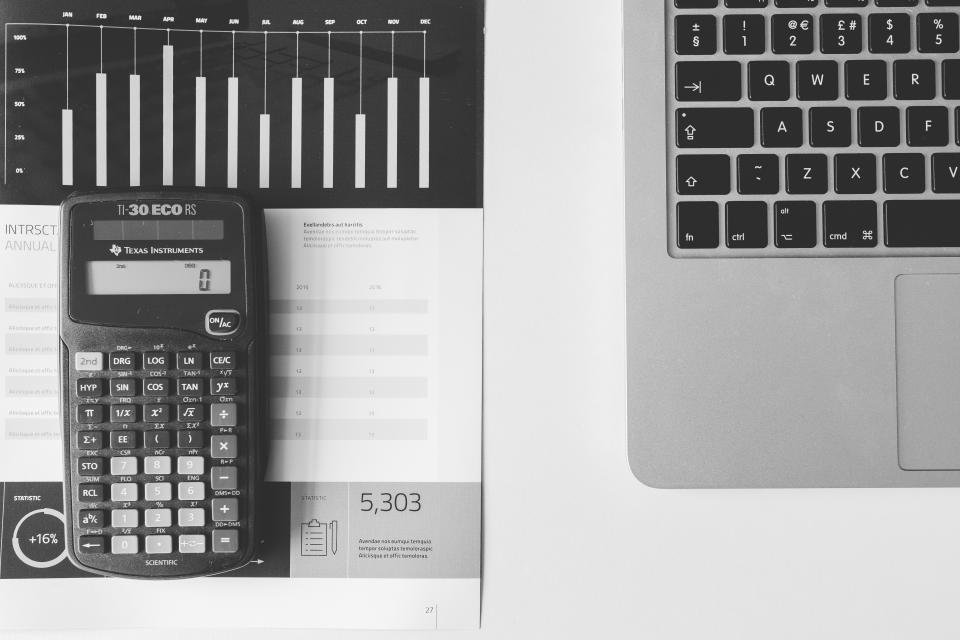 費用を試算するイメージ